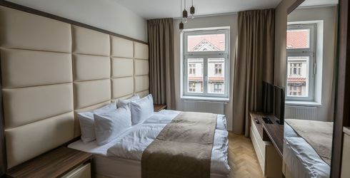 hotel room image