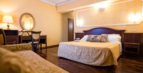 hotel room image