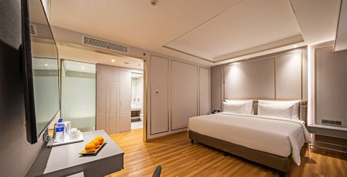 hotel room image