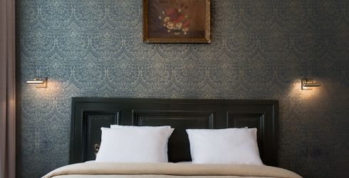hotel room image