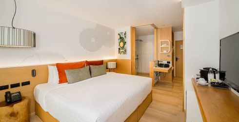 hotel room image
