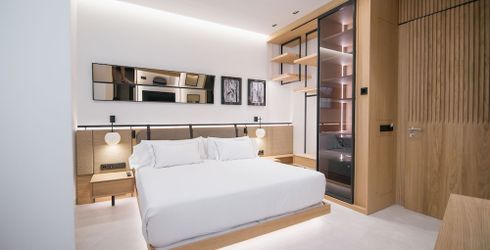 hotel room image