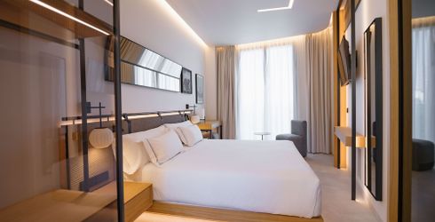 hotel room image