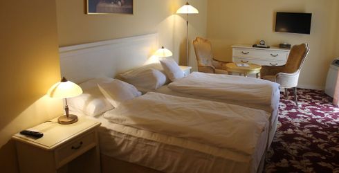 hotel room image