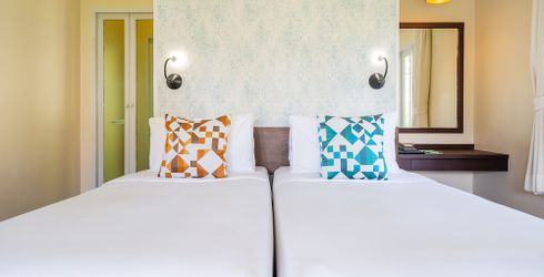 hotel room image