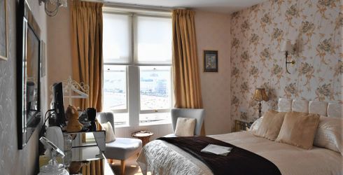hotel room image