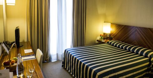 hotel room image