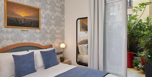 hotel room image