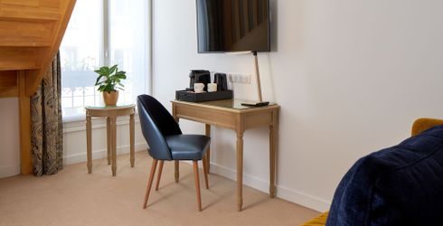 hotel room image
