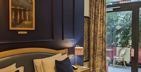 hotel room image