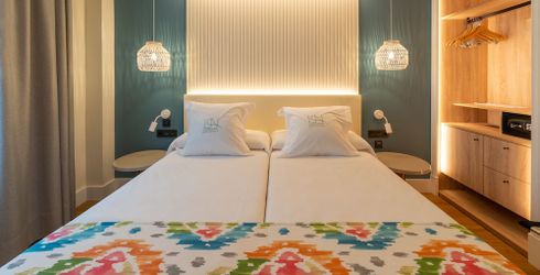 hotel room image