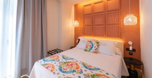 hotel room image