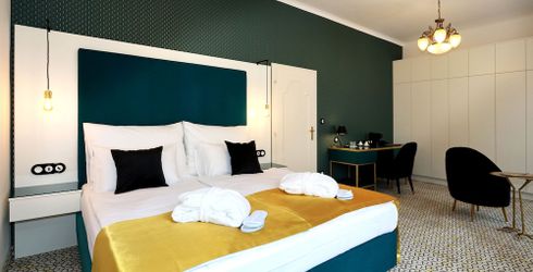 hotel room image