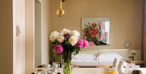hotel room image