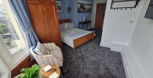 hotel room image