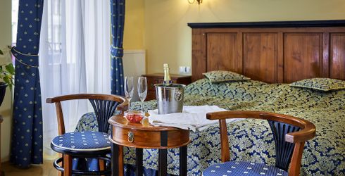 hotel room image