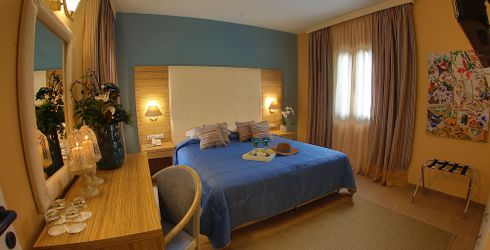 hotel room image