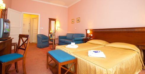 hotel room image