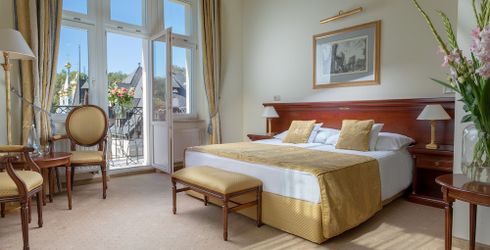 hotel room image