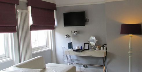 hotel room image
