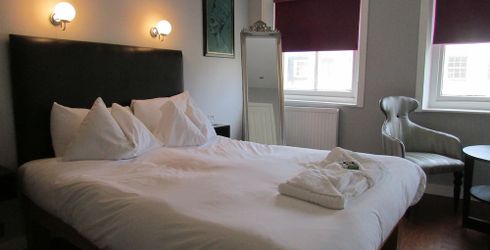hotel room image