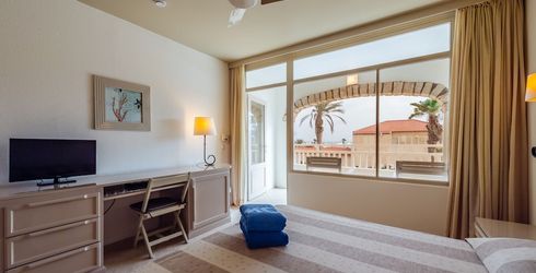 hotel room image