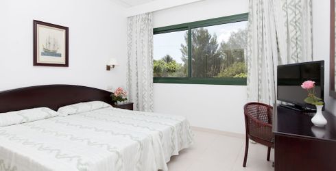 hotel room image