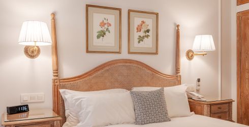 hotel room image