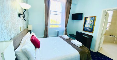 hotel room image