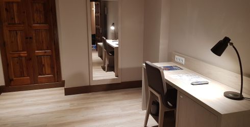 hotel room image
