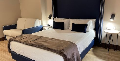 hotel room image