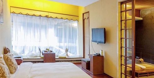 hotel room image