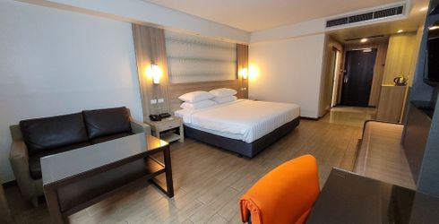 hotel room image