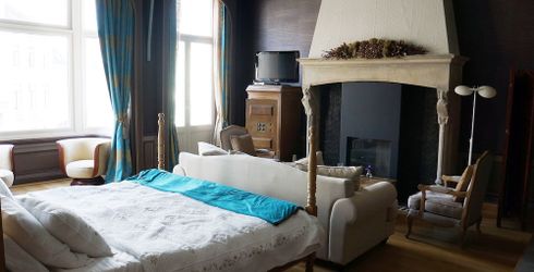 hotel room image