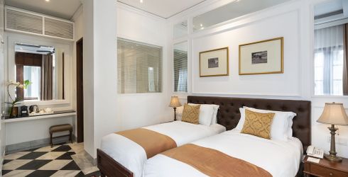 hotel room image