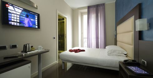 hotel room image