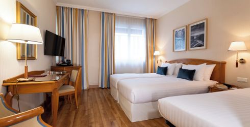 hotel room image