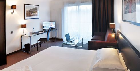 hotel room image