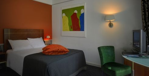 hotel room image
