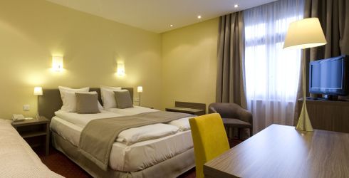 hotel room image