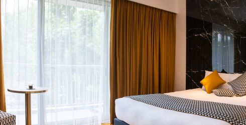 hotel room image
