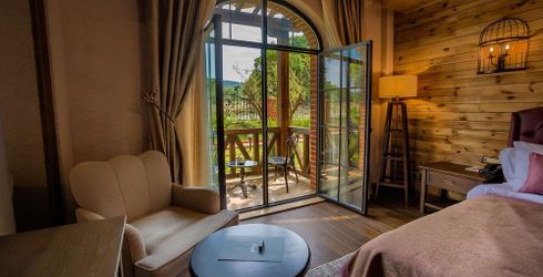 hotel room image