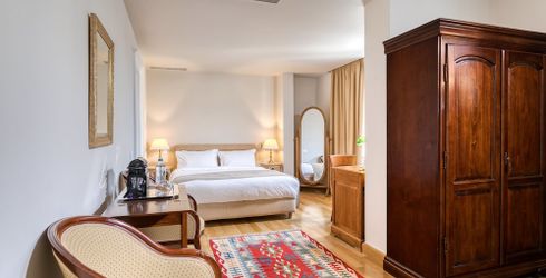 hotel room image
