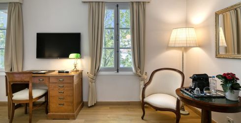 hotel room image