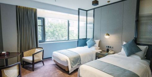 hotel room image