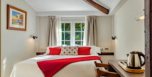 hotel room image