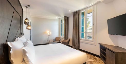 hotel room image
