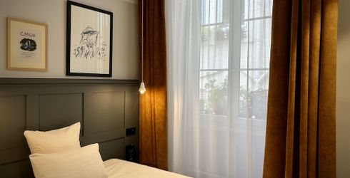 hotel room image