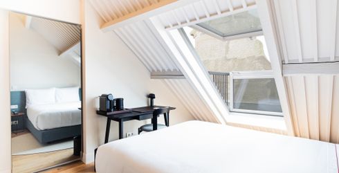 hotel room image