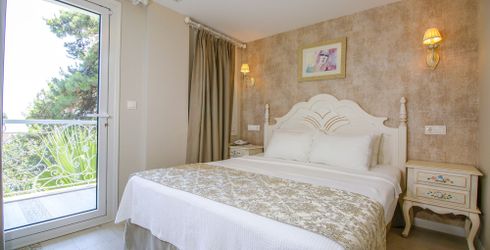 hotel room image